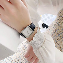 ルイヴィトン 偽物 時計 ダイヤモンドベゼル レディース 30mm vui56072