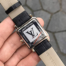 ルイヴィトン 偽物 時計 タンブール ストリート ダイバー 30mm vuh93409